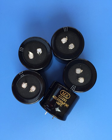 200V 820uF Snap In Electrolytic Capacitor